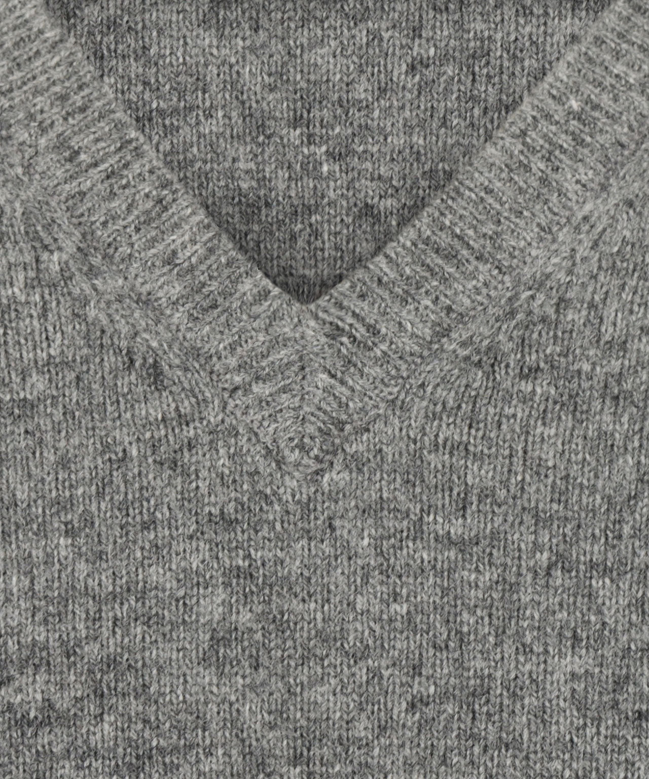 Klassischer Lammwollpullover mit V-Ausschnitt | Grau