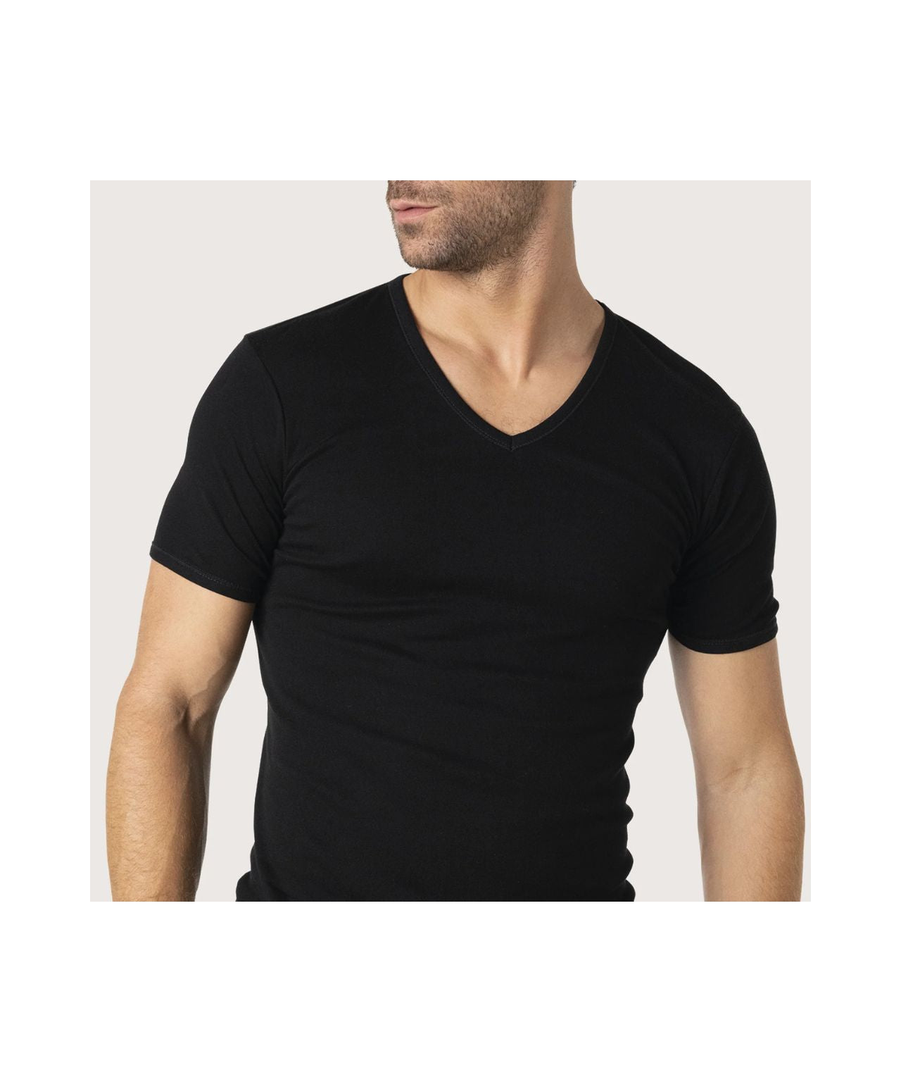 T-Shirt mit V-Ausschnitt | Schwarz