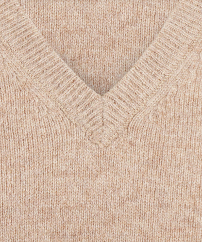 Klassischer Lammwollpullover mit V-Ausschnitt | Braun
