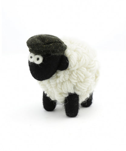 Knitted Sheep with Hat | Donker Groen