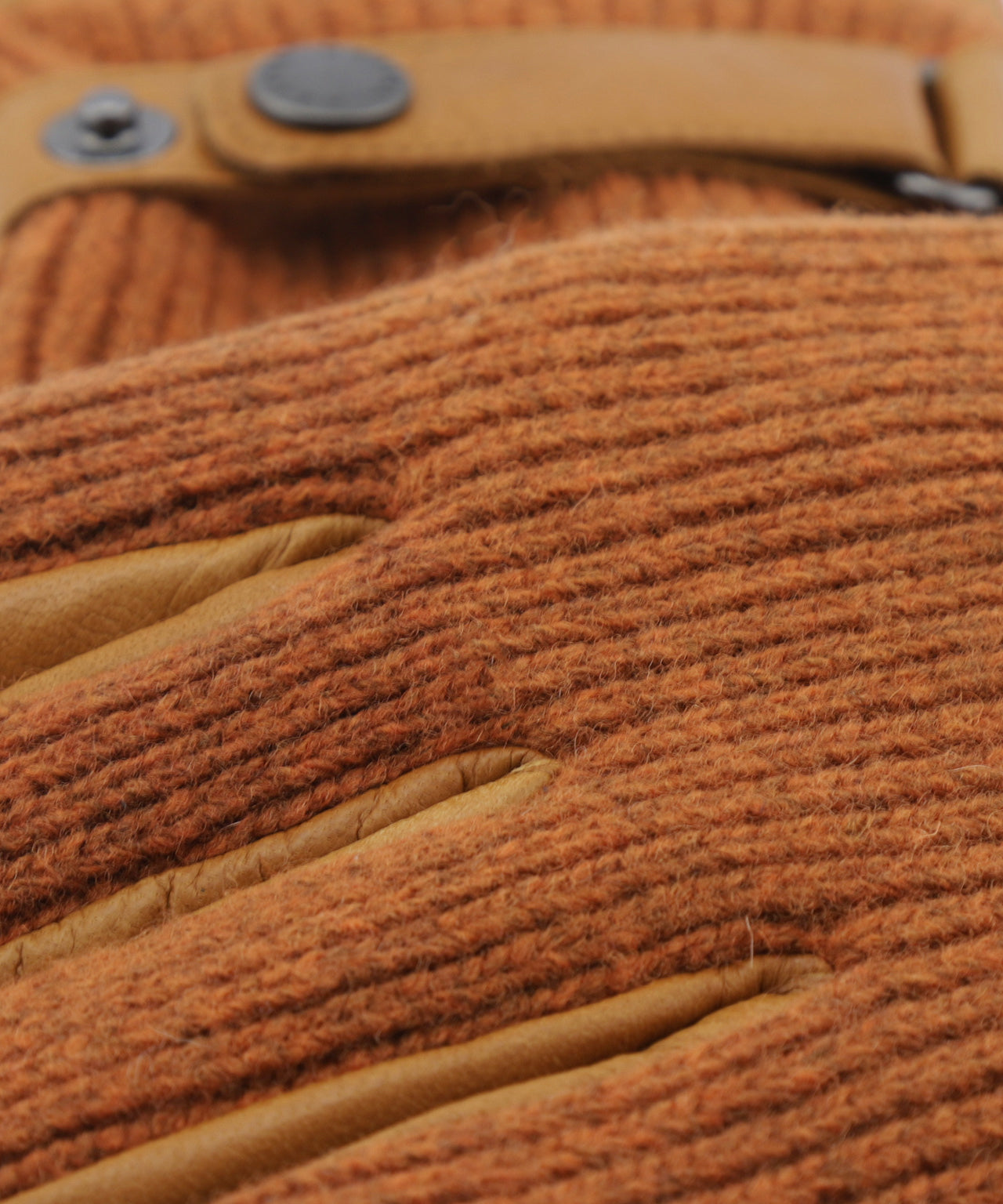 Handschuh aus Wolle mit Lederbesatz | Braun